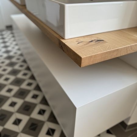 Referenzen - Waschbeckenunterschrank aus Holz