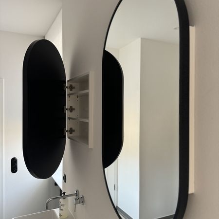 Referenzen - Spiegelregal für das Bad