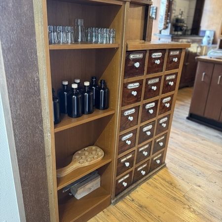 Referenzen - Individuelles Holzregal mit Schubladen